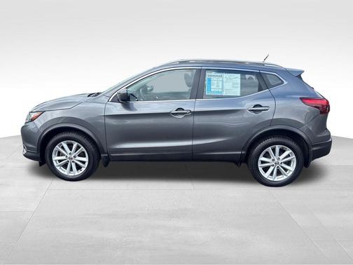 Gun Metallic 2017 Nissan Rogue Sport SV