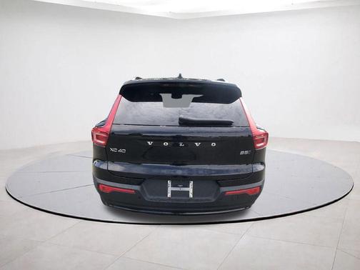 2026 Volvo XC40 B5 Plus