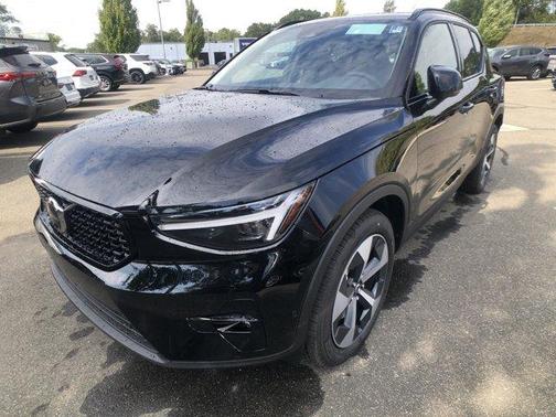 2026 Volvo XC40 B5 Plus