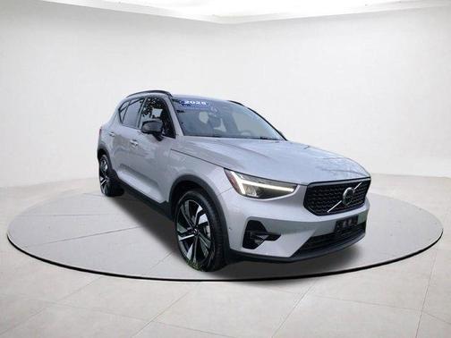 2025 Volvo XC40 B5 Plus Dark Theme