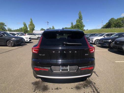 2023 Volvo XC40 B5 Plus Bright Theme
