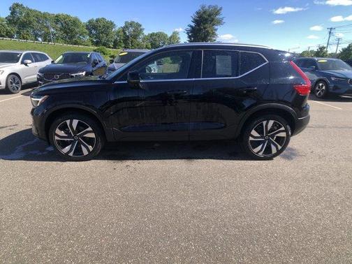 2023 Volvo XC40 B5 Plus Bright Theme