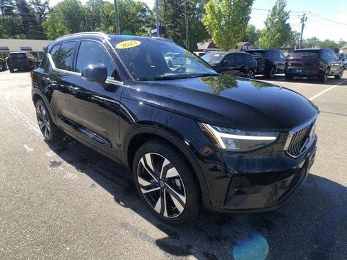 2023 Volvo XC40 B5 Plus Bright Theme