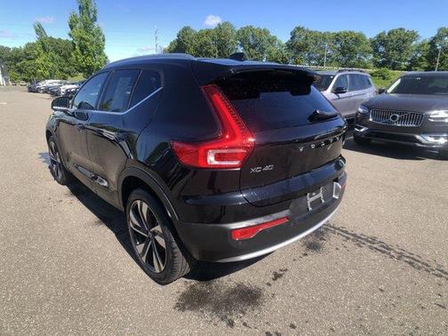 2023 Volvo XC40 B5 Plus Bright Theme