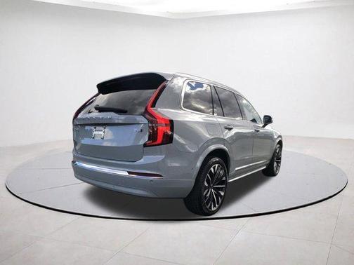 2025 Volvo XC90 B6 Plus 7-Seater