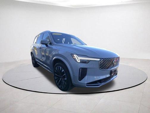 2025 Volvo XC90 B6 Plus 7-Seater