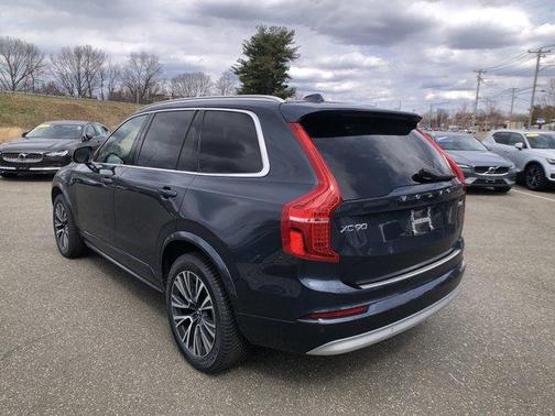 2022 Volvo XC90 T5 Momentum 7 Passenger