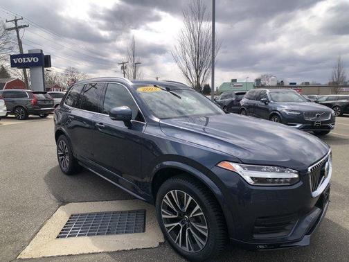 2022 Volvo XC90 T5 Momentum 7 Passenger