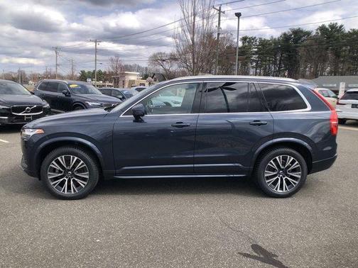 2022 Volvo XC90 T5 Momentum 7 Passenger