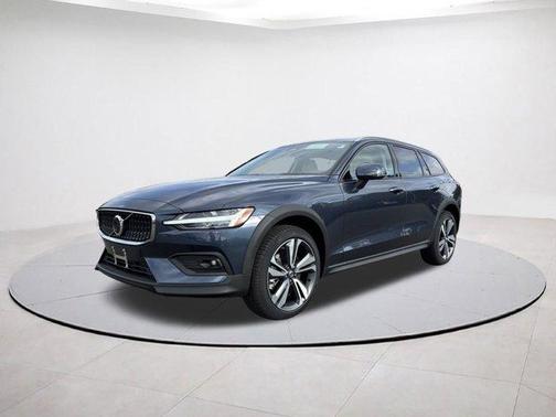 2026 Volvo V60 Cross Country B5 Plus