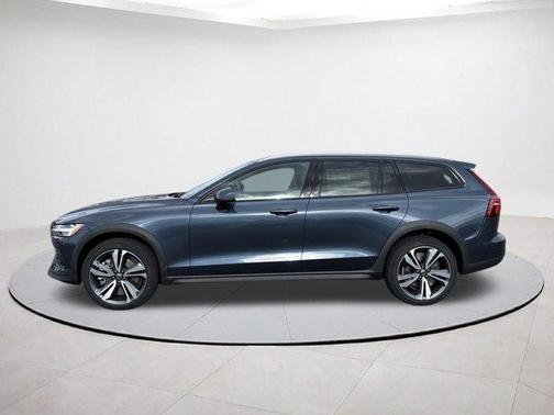 2026 Volvo V60 Cross Country B5 Plus