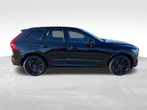 2024 Volvo XC60 B5 Ultimate Black Edition
