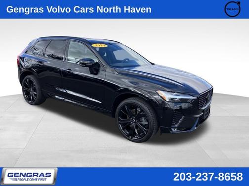 Onyx Black Metallic 2024 Volvo XC60 B5 Ultimate Black Edition