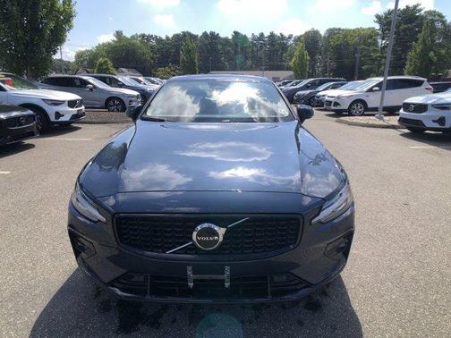 2024 Volvo S60 B5 Core Dark Theme