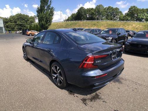 2024 Volvo S60 B5 Core Dark Theme