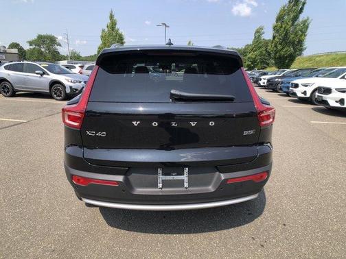 2025 Volvo XC40 B5 Plus Bright Theme