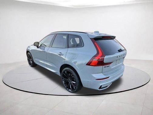 2026 Volvo XC60 B5 Ultra Black Edition