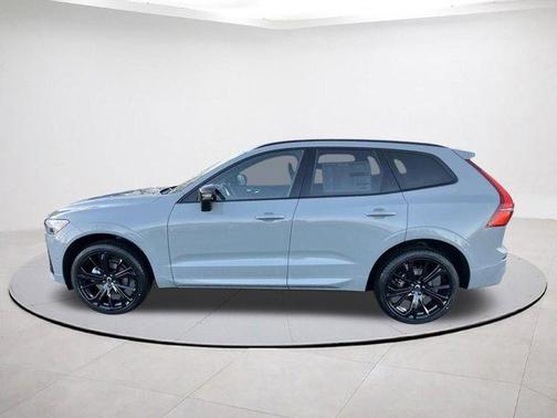 2026 Volvo XC60 B5 Ultra Black Edition