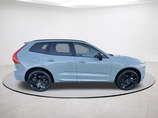 2026 Volvo XC60 B5 Ultra Black Edition