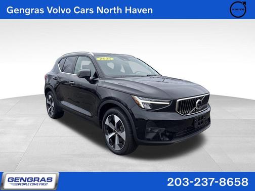2025 Volvo XC40 B5 Plus Bright Theme