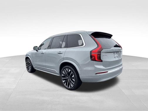 2025 Volvo XC90 B6 Plus 7-Seater