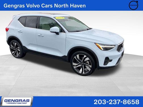 Cloud 9 White 2024 Volvo XC40 B5 Ultimate Bright Theme