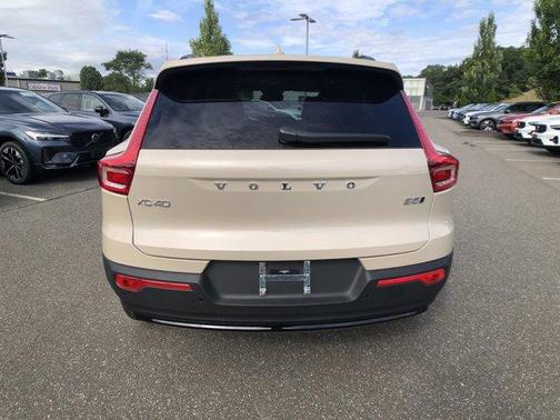 2026 Volvo XC40 ULTRA