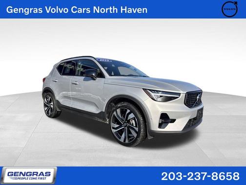 2025 Volvo XC40 B5 Plus Dark Theme