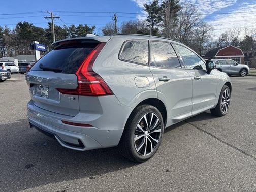 2025 Volvo XC60 B5 Plus
