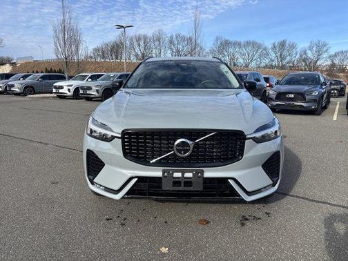 2025 Volvo XC60 B5 Plus