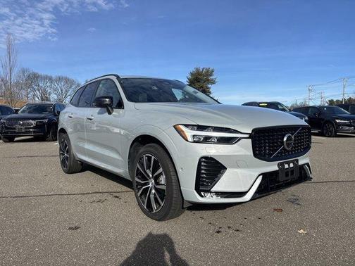 2025 Volvo XC60 B5 Plus