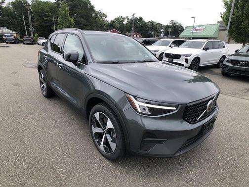 2026 Volvo XC40 B5 Core