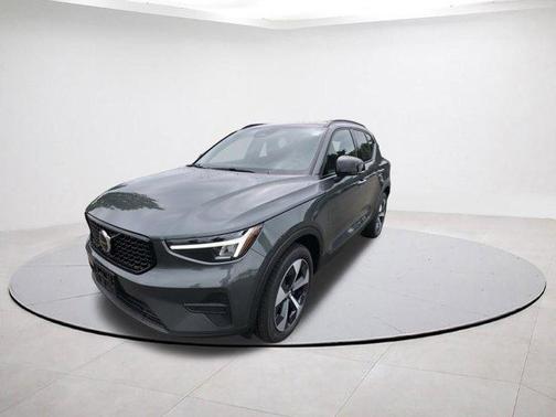 2026 Volvo XC40 B5 Core
