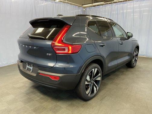 2026 Volvo XC40 B5 Ultra
