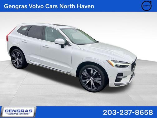 Crystal White Metallic 2023 Volvo XC60 B5 Plus Bright Theme