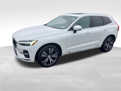 Crystal White Metallic 2023 Volvo XC60 B5 Plus Bright Theme