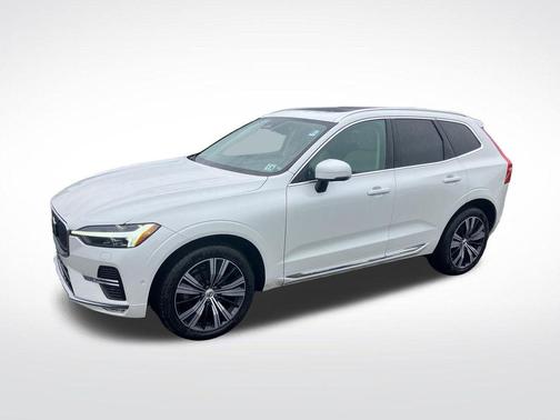 Crystal White Metallic 2023 Volvo XC60 B5 Plus Bright Theme