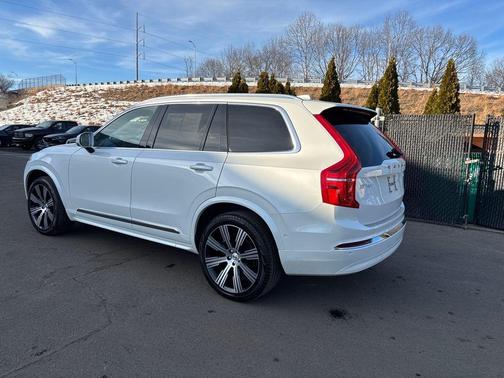 2024 Volvo XC90 B6 Ultimate Bright Theme 7-Seater