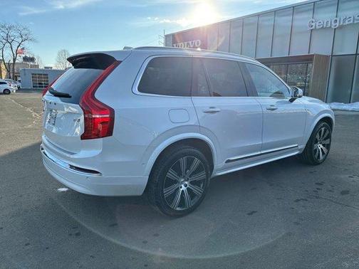 2024 Volvo XC90 B6 Ultimate Bright Theme 7-Seater