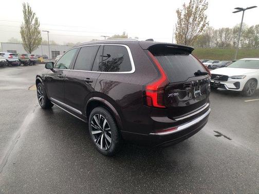 2025 Volvo XC90 B5 Core