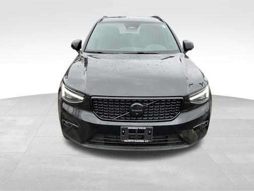Ultra Black 2026 Volvo XC40 B5 Ultra Black Edition