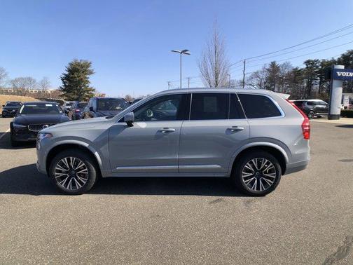 2025 Volvo XC90 B5 Core