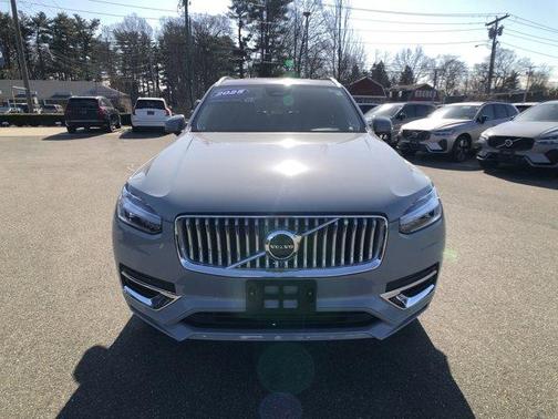 2025 Volvo XC90 B5 Core