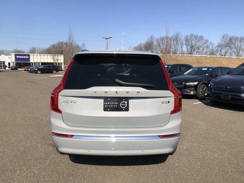 2025 Volvo XC90 B5 Core