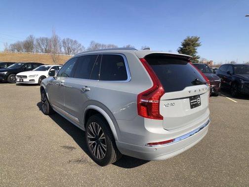 2025 Volvo XC90 B5 Core