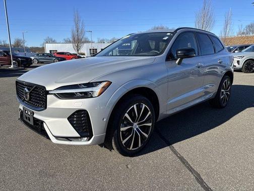 2025 Volvo XC60 B5 Plus