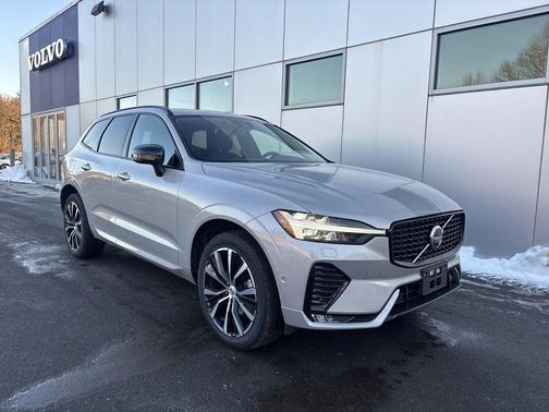 2023 Volvo XC60 B5 Plus Dark Theme