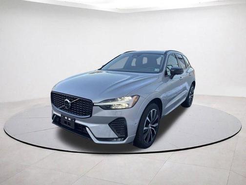 2023 Volvo XC60 B5 Plus Dark Theme