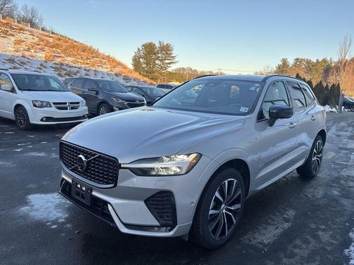 2023 Volvo XC60 B5 Plus Dark Theme