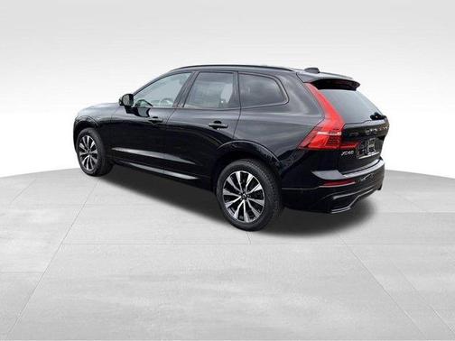 2023 Volvo XC60 B5 Plus Dark Theme